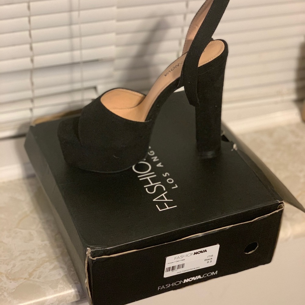 Heels - Picture 4 of 4